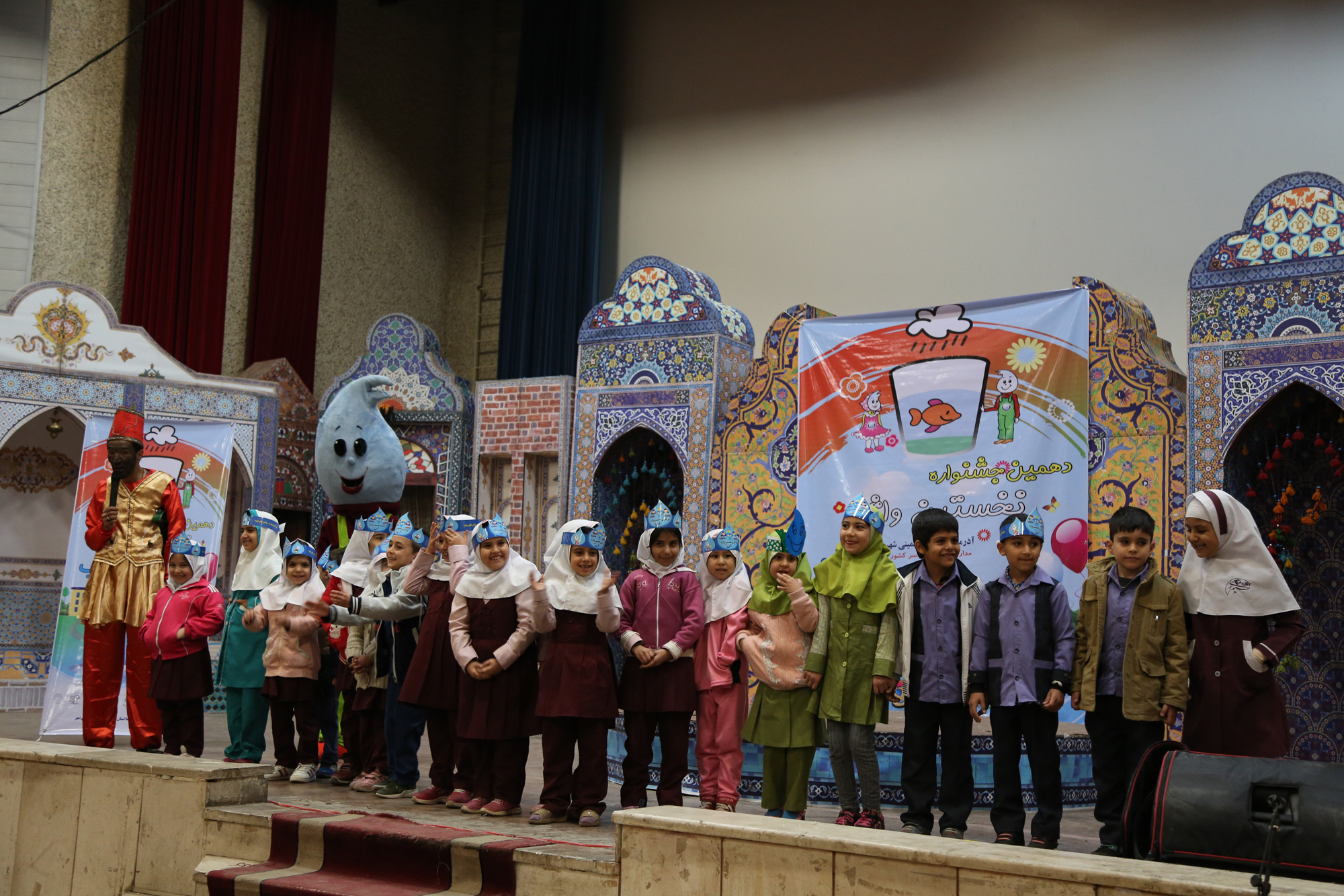برگزاری سومین برنامه از دهمین جشنواره نخستین واژه آب  با حضور ۵۰۰ دانش آموزدر خمینی شهر