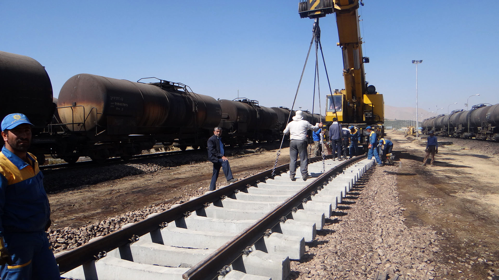 پروژه عمرانی دراداره کل راه آهن اصفهان بمناسبت هفته حمل و نقل به بهره برداری رسید.