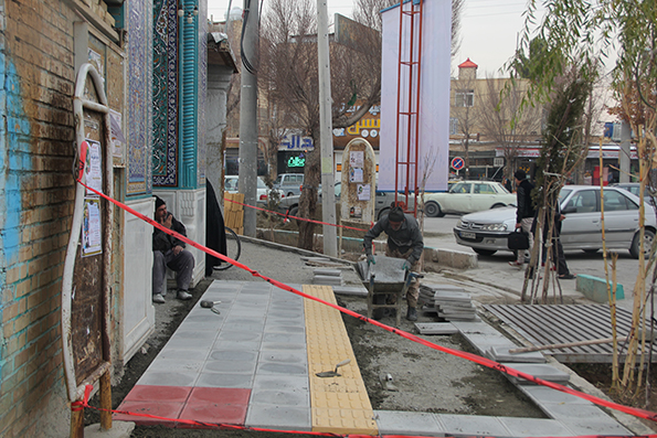 ادامه اجرای پروژه های زیرسازی و بلوک فرش پیاده رو های سطح شهر فلاورجان