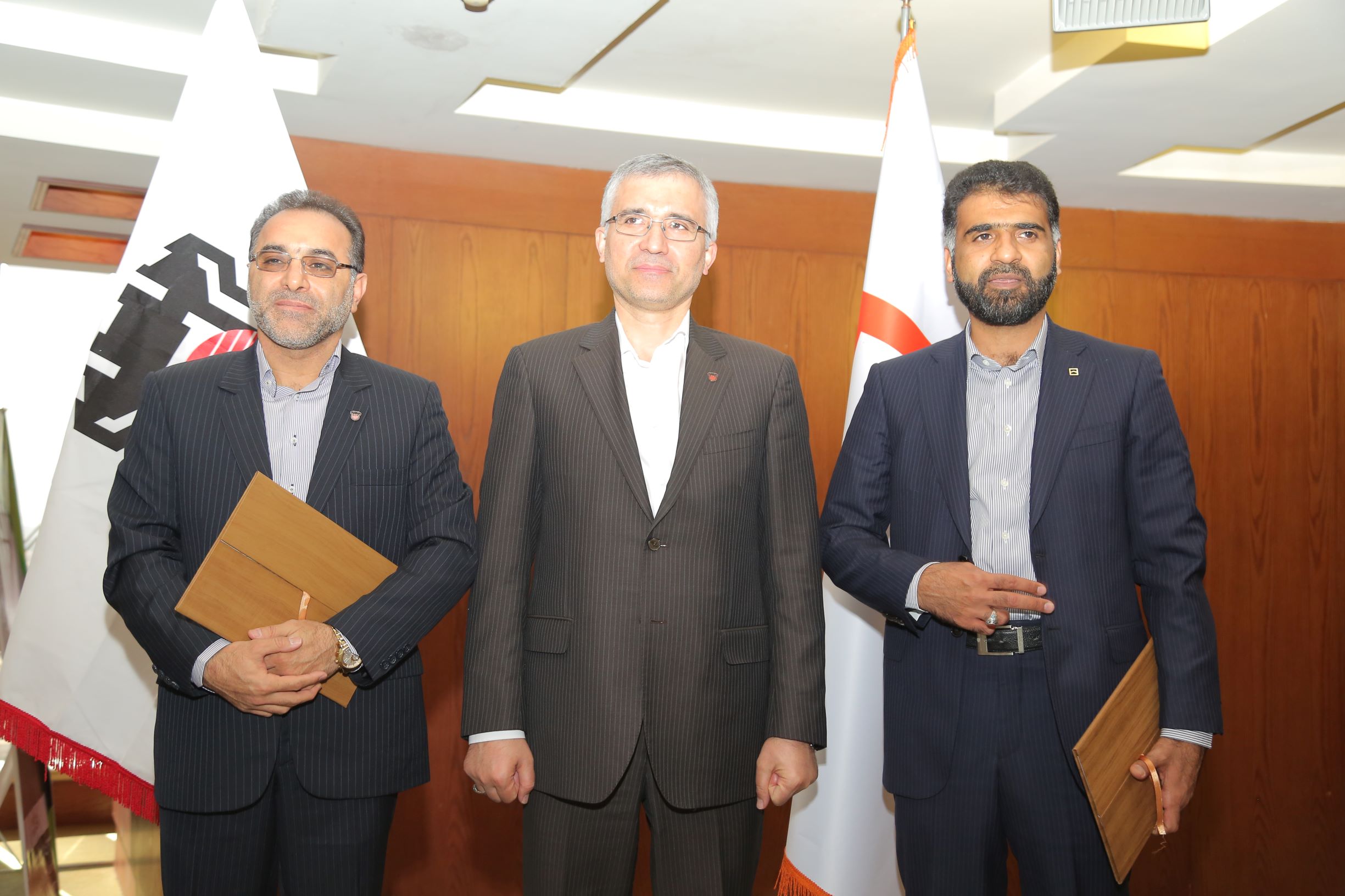ذوب آهن اصفهان و بانک مسکن استان فارس تفاهم نامه همکاری امضا کردند