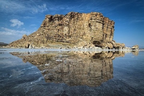 آب از سد مخزنی «دریک» سلماس به سمت دریاچه ارومیه رهاسازی شد