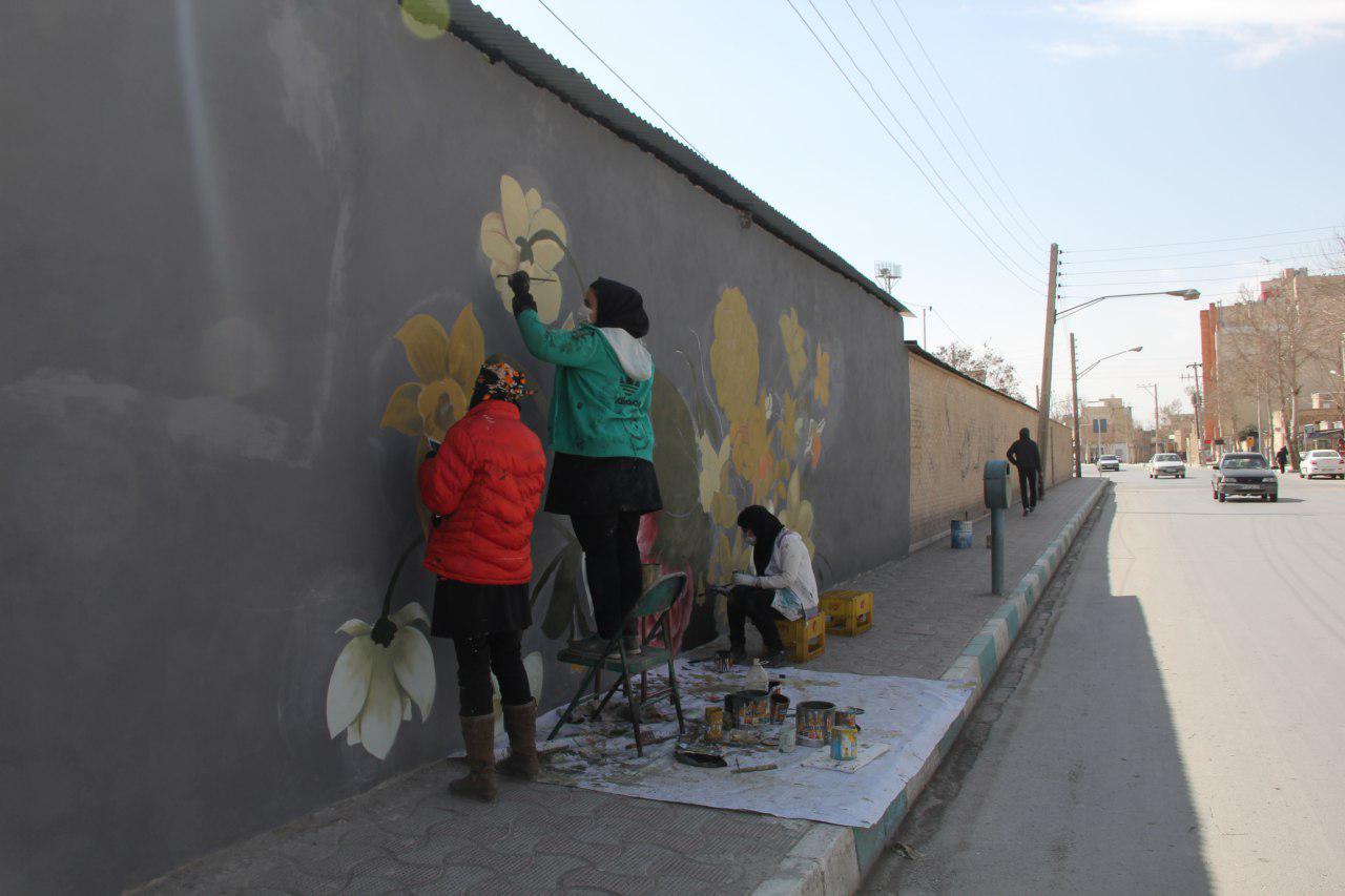 فرا رسیدن سال نو و اجرای عملیات زیبا سازی دیوارهای سطح شهر فلاورجان