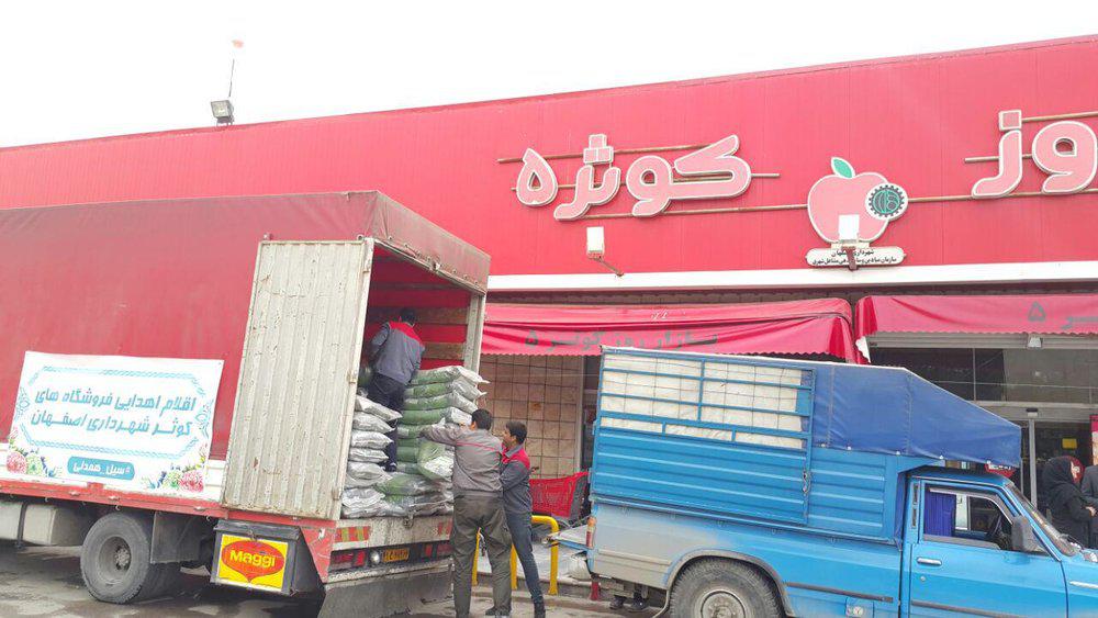 ارسال محموله برنج به مناطق سیل‌زده خوزستان