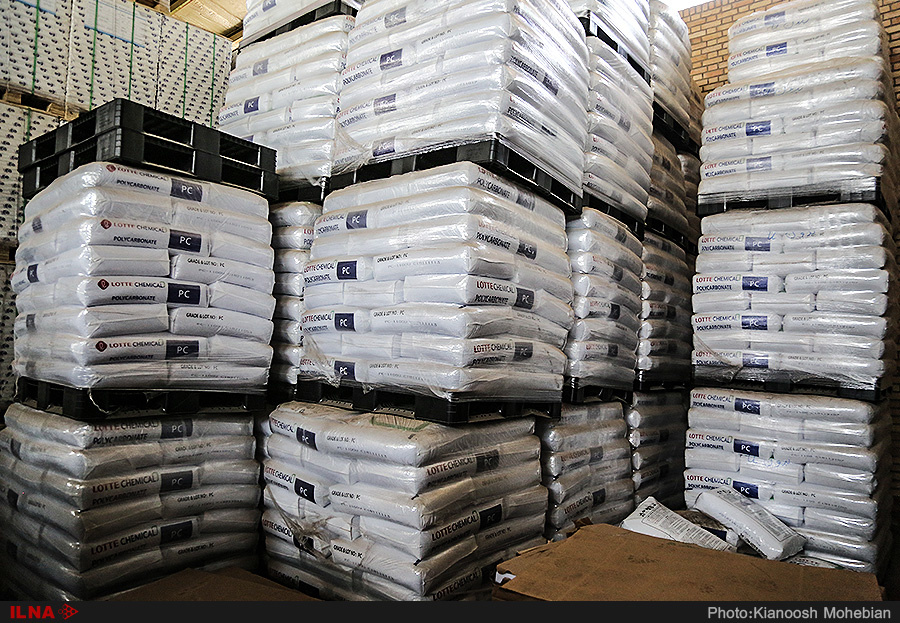 کشف ۲ هزار بسته کاغذ A4 احتکار شده در اصفهان