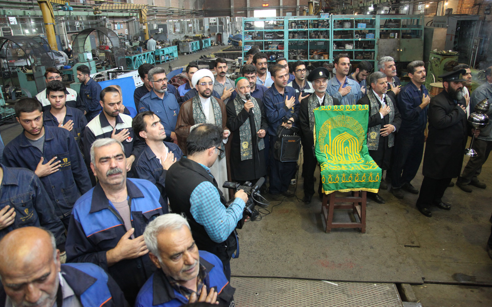 ذوب آهن اصفهان با پرچم مقدس آستان قدس رضوی منور و متبرک گردید
