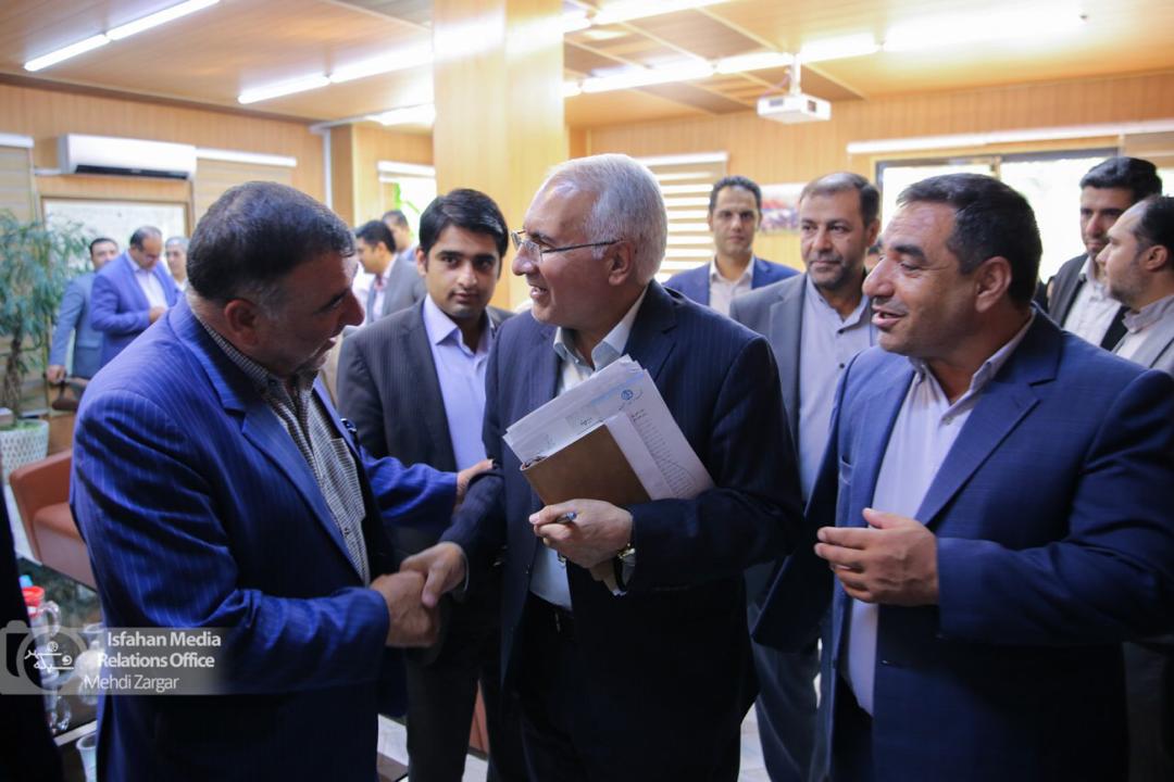 ملاقات مردمی و دیدار سه ساعته شهردار اصفهان با شهروندان منطقه ۹