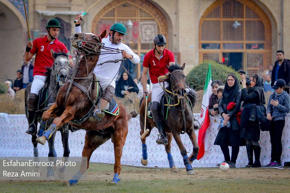 به مناسبت گرامیداشت دهه فجر مسابقات نمادین چوگان در ۱۷ بهمن ماه در محل میدان نقش جهان اصفهان برگزار می گردد