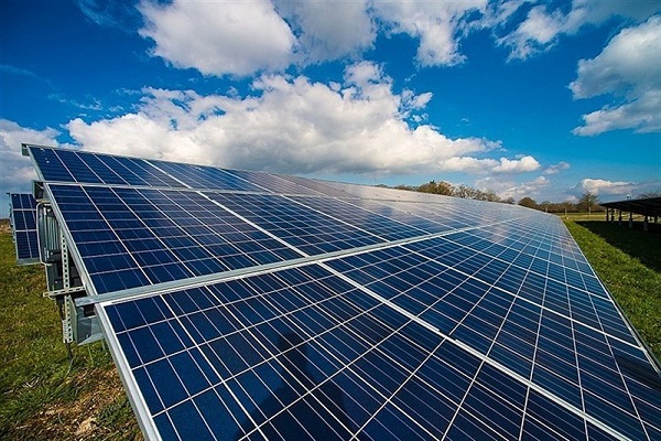 سرمایه‌گذاری در تولید برق خورشیدی همچنان جذاب است