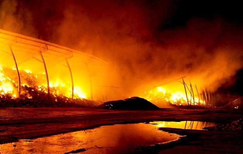 آتش گرفتن زمین کشاورزی و سوختن بیش از ۵ تن علوفه در”اصفهان”