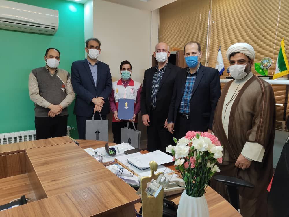 تندیس فداکاری به دانشجوی مرکز آموزش علمی کاربردی هلال احمر استان اصفهان اعطا شد
