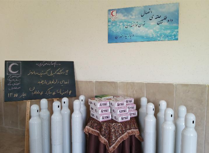 اهدای ۱۲ کپسول اکسیژن و مانومتر توسط داوطلبان جمعیت هلال احمر شهرستان مبارکه