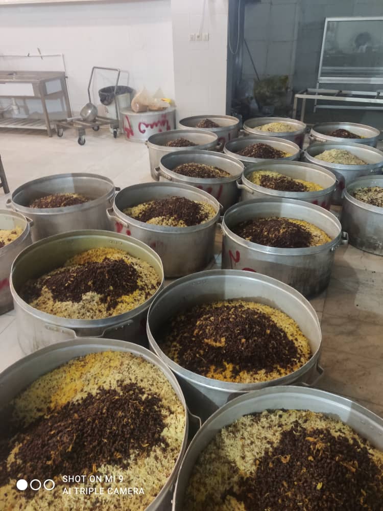 توزیع ۳۲۰۰۰ غذای گرم متبرک رضوی همزمان با عید غدیر در شهرستان خمینی‌شهر