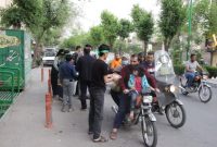 توزیع ۲۳۰۰ پرس افطاری ساده به نیت شهدای شهرستان خمینی‌شهر