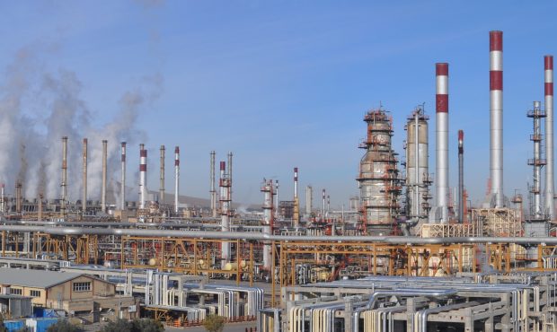 برنامه و فعالیت های های مربوط به کنترل و پایش آلودگی هوا در شرکت پالایش نفت اصفهان