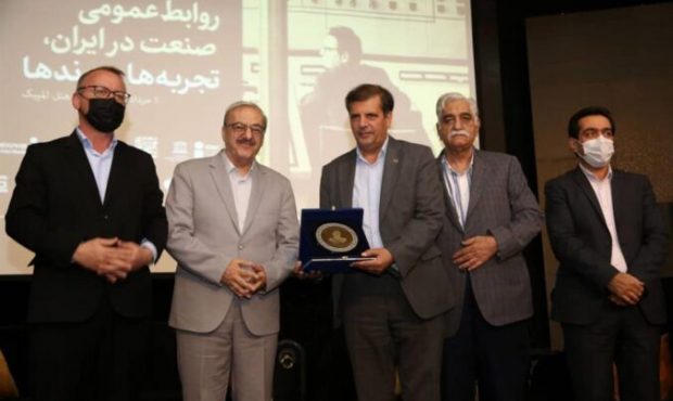 دریافت مدال زرین حامی روابط عمومی توسط مدیرعامل ذوب آهن اصفهان