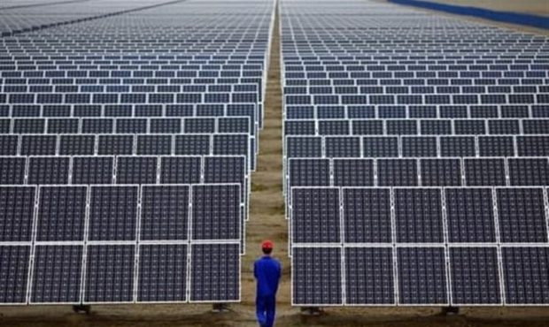 آغاز عملیات اجرایی احداث بزرگترین نیروگاه خورشیدی کشور در اصفهان در روزهای آینده/ اصفهان معادل مصرف استان خود انرژی پاک تولید می کند