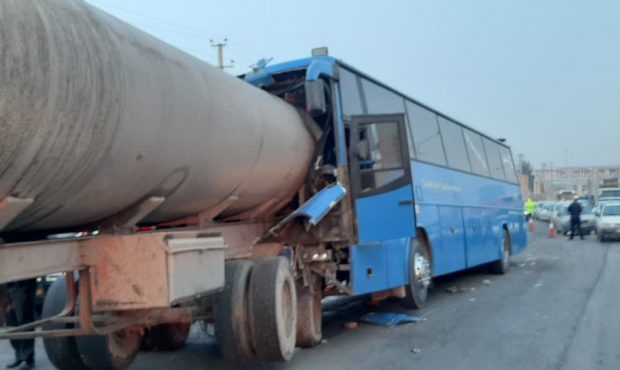 برخورد اتوبوس با کامیون بنز ۵ مجروح برجای گذاشت