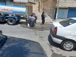 اعزام ۷ تانکر آبرسانی و ارسال بیش از ۱۰ هزار بطری آب آشامیدنی به خرم‌آباد توسط آبفای استان اصفهان