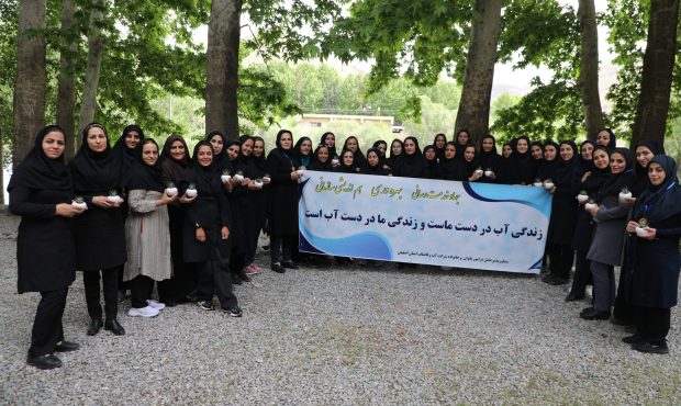 بازدید ۱۲۰ نفر بانوان شاغل در آبفای استان اصفهان از نیروگاه و سد زاینده رود