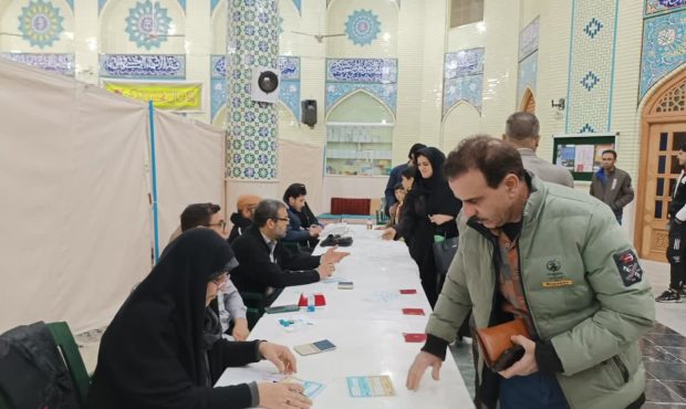 انتخابات پورشورحال اصفهانیها درپای صندوقهای رای +تصویر