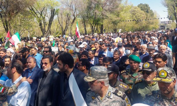 پیكر سردار سرلشكر شهید زاهدی در اصفهان تشییع شد
