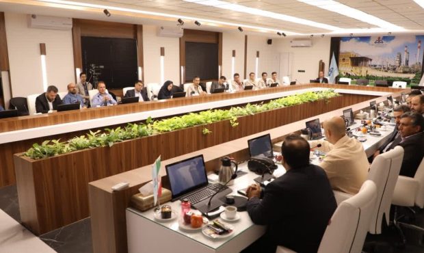 همایش تخصصی چشم انداز اقتصاد ایران در سال ۱۴۰۳ با محوریت صنعت نفت درهلدینگ پترو پالایش اصفهان برگزارشد همایش تخصصی چشم انداز اقتصاد ایران در سال ۱۴۰۳ با محوریت صنعت نفت درهلدینگ پترو پالایش اصفهان برگزارشد