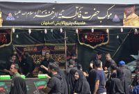 استقرار موکب پذیرایی هلدینگ پترو پالایش اصفهان در مسیر جاماندگان اربعین حسینی در جوار گلستان شهدا