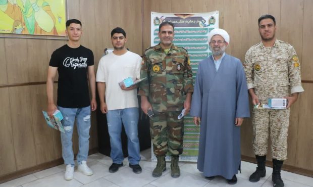 از سربازان ترخیصی در گروه ۴۴ توپخانه نزاجا تجلیل به عمل آمد. از سربازان ترخیصی در گروه ۴۴ توپخانه نزاجا تجلیل به عمل آمد.