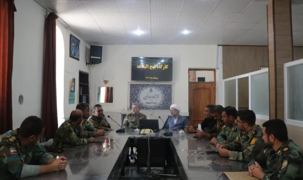 کارگاه آموزشی نهج‌البلاغه با حضور فرماندهان و کارکنان پایور در گروه ۴۴ توپخانه نزاجا برگزار شد 