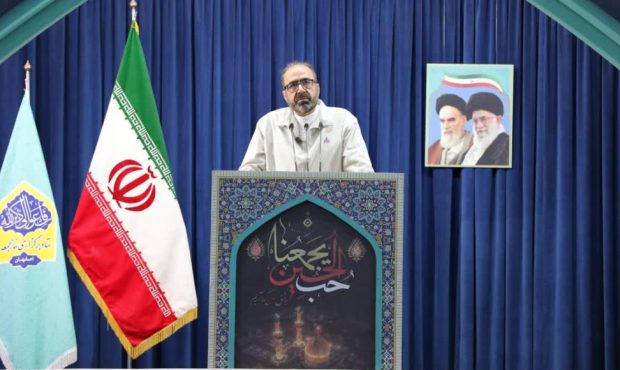 توجه به مسائل زیست محیطی و تمرکز بر تولید فرآوردهای پاک، محور سخنان مدیرعامل پالایشگاه اصفهان در جمع نمازگزاران اصفهانی