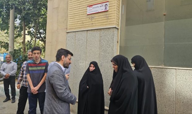 شهدا چراغ‌های همیشه فروزان مسیر خدمتگزاری هستند.