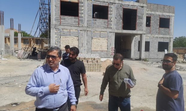 بازدید فشرده یک‌روزه مدیرکل جهادی نوسازی مدارس از پروژه‌های ۱۰ منطقه استان اصفهان