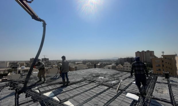 مجموعه مسکونی امید در منطقه ۷ شهرداری اصفهان؛ پایان بتنریزی سقف هشتم مجموعه مسکونی امید در منطقه ۷ شهرداری اصفهان؛ پایان بتنریزی سقف هشتم