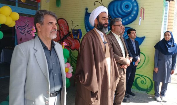 پیام دانش‌آموزان سما خمینی‌شهر به رئیس‌جمهور: در برابر مستکبران هرگز تسلیم نمی‌شویم…