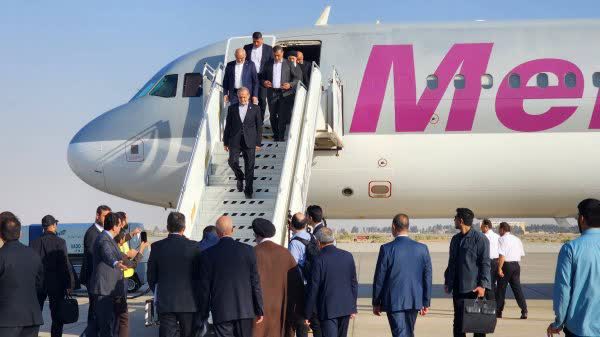 دکتر پزشکیان وارد اصفهان شد دکتر پزشکیان وارد اصفهان شد