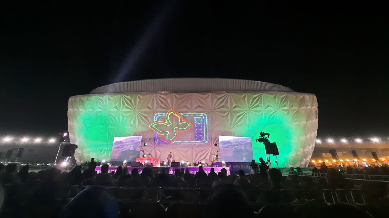 سالن اجلاس، میزبان رنگ و لبخند جشنواره سی و‌هفتم