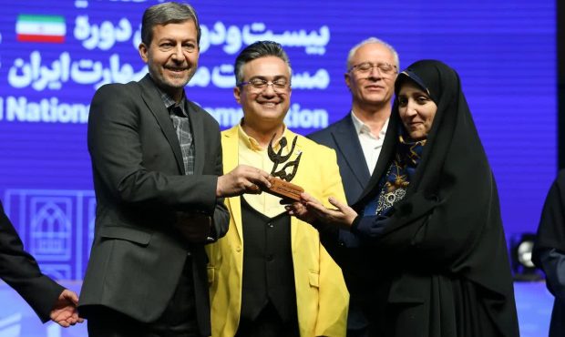 مدال سفیر حمایت در بیست و دومین دوره مسابقات ملی مهارت به” استاندار اصفهان”اهدا شد