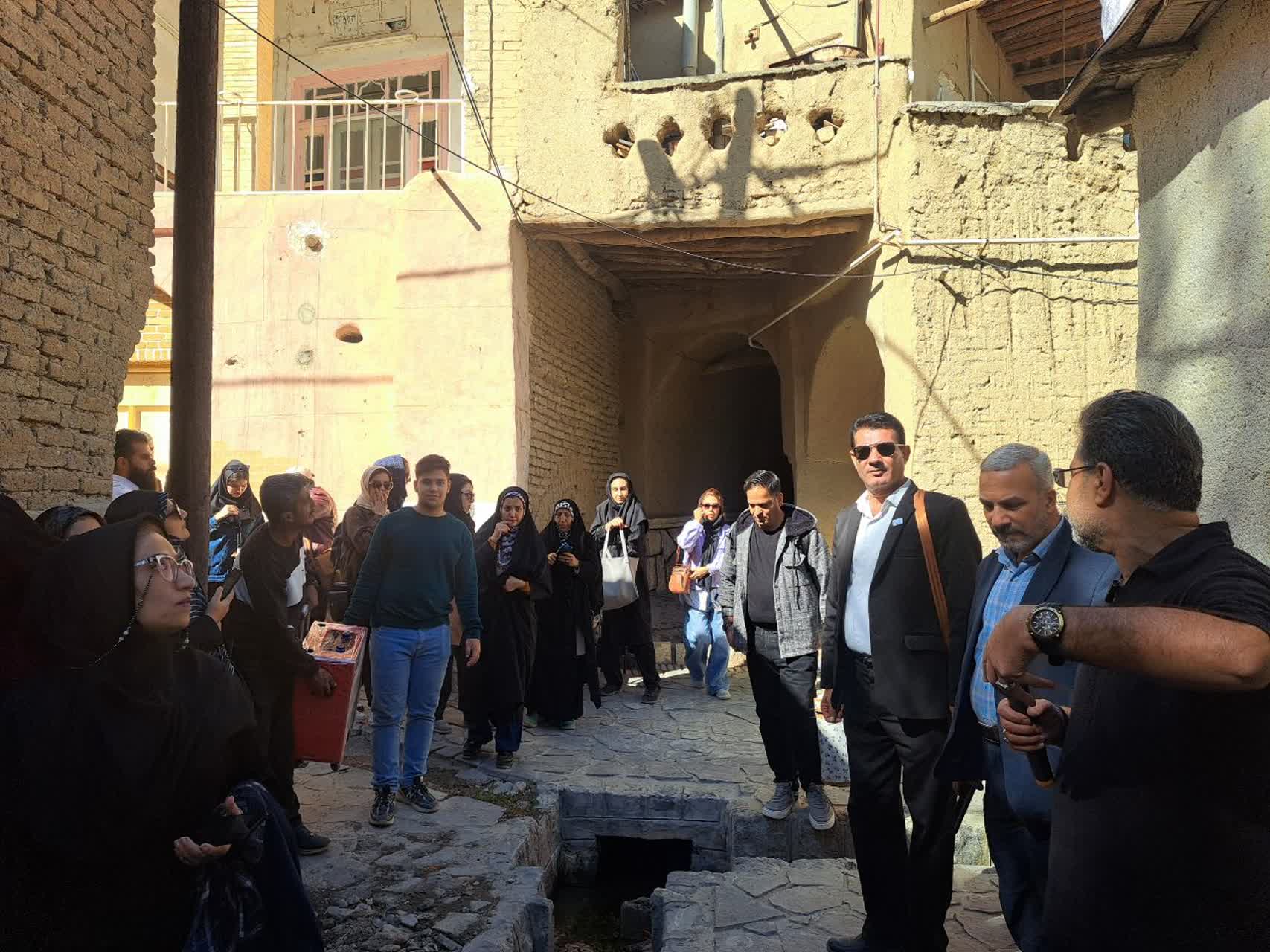 گزارش تصویری تور گردشکری رسانه  از ثبت حمام تاریخی تا تشکیل اولین روستا تعاون کشور در خشوئیه