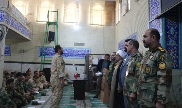 تجلیل از برگزیدگان مسابقات فرهنگی و تبلیغی در مسجد فجر گروه ۴۴ توپخانه نزاجا