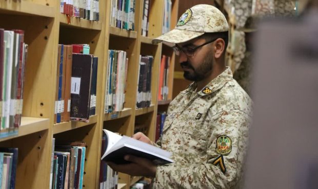 کارکنان گروه ۴۴ توپخانه به مناسبت هفته کتاب و کتابخوانی از کتابخانه عمومی توحید اصفهان بازدید کردند کارکنان گروه ۴۴ توپخانه به مناسبت هفته کتاب و کتابخوانی از کتابخانه عمومی توحید اصفهان بازدید کردند