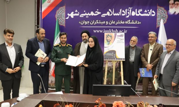 صدای آتنا کارگران، پل ارتباطی نسل امروز با فرهنگ ایثار و شهادت صدای آتنا کارگران، پل ارتباطی نسل امروز با فرهنگ ایثار و شهادت