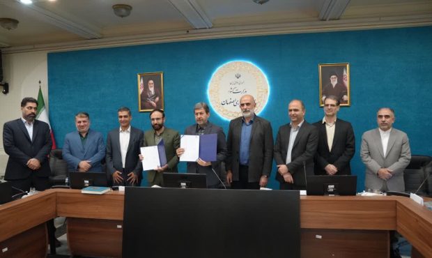 امضای تفاهم‌نامه همکاری میان استانداری اصفهان و هلدینگ مهام شرق در مسیر توسعه زیرساخت‌های آب و برق استان
