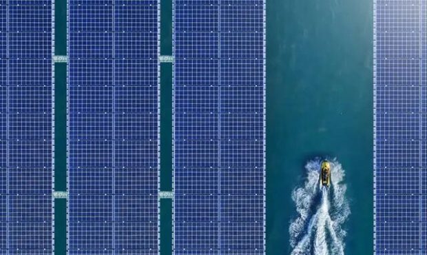 عربستان، نخستین نیروگاه خورشیدی شناور را راهاندازی میکند عربستان، نخستین نیروگاه خورشیدی شناور را راهاندازی میکند