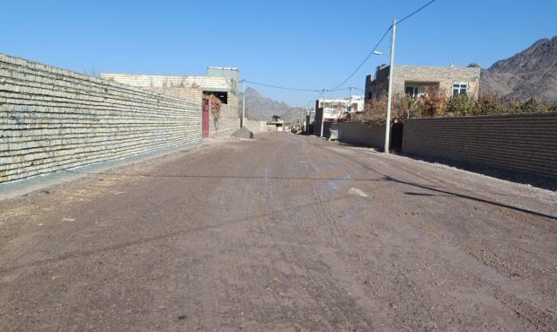 آغاز عملیات تسطیح و آماده‌سازی معابر روستای ماربین برای اجرای آسفالت با استفاده از قیر یارانه‌ای