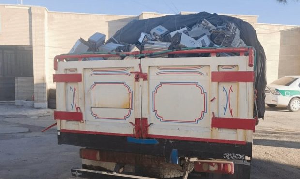 کشف و ضبط ۶۹۰ دستگاه ماینر غیرمجاز در نطنز