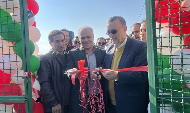افتتاح سیزدهمین زمین چمن مصنوعی در کاشان با هدف توسعه ورزش همگانی