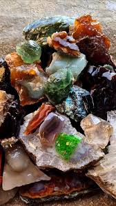 30 تن سنگ زينتي قاچاق در “خوروبيابانک” کشف شد