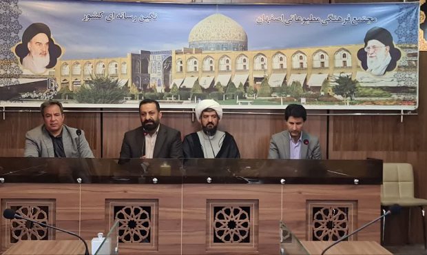 شکوهی‌مقدم در جمع رسانه‌ها: بر دستان پر تلاش کارگران ذوب‌آهن بوسه می‌زنم