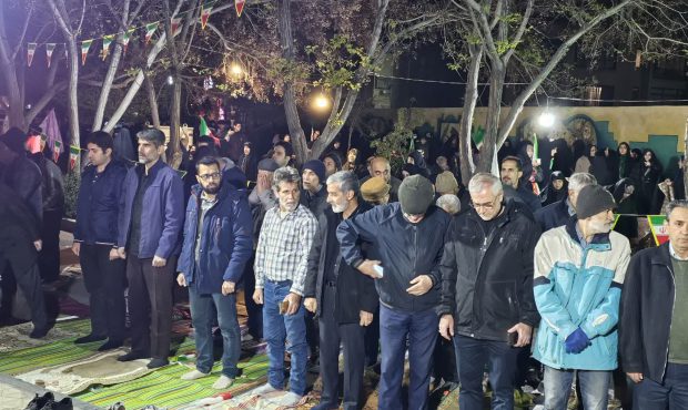 برگزاری تجمعات شبانه و نماز استغاثه در محله پل شهرستان اصفهان