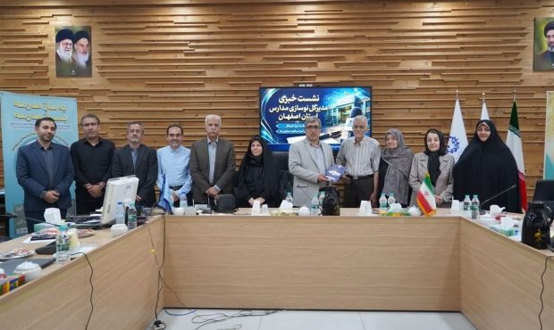 تفاهم نامه مشارکت در تکمیل ساخت مدرسه ۶ کلاسه شهدای دانش آموز میناب منعقد شد